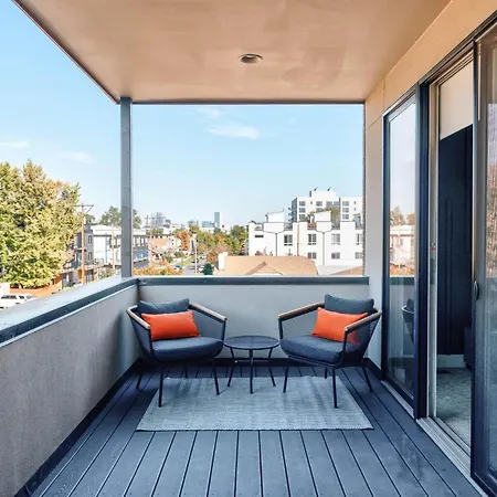 Luxe Getaway - Yard & Roof Deck - 4 Story Townhome